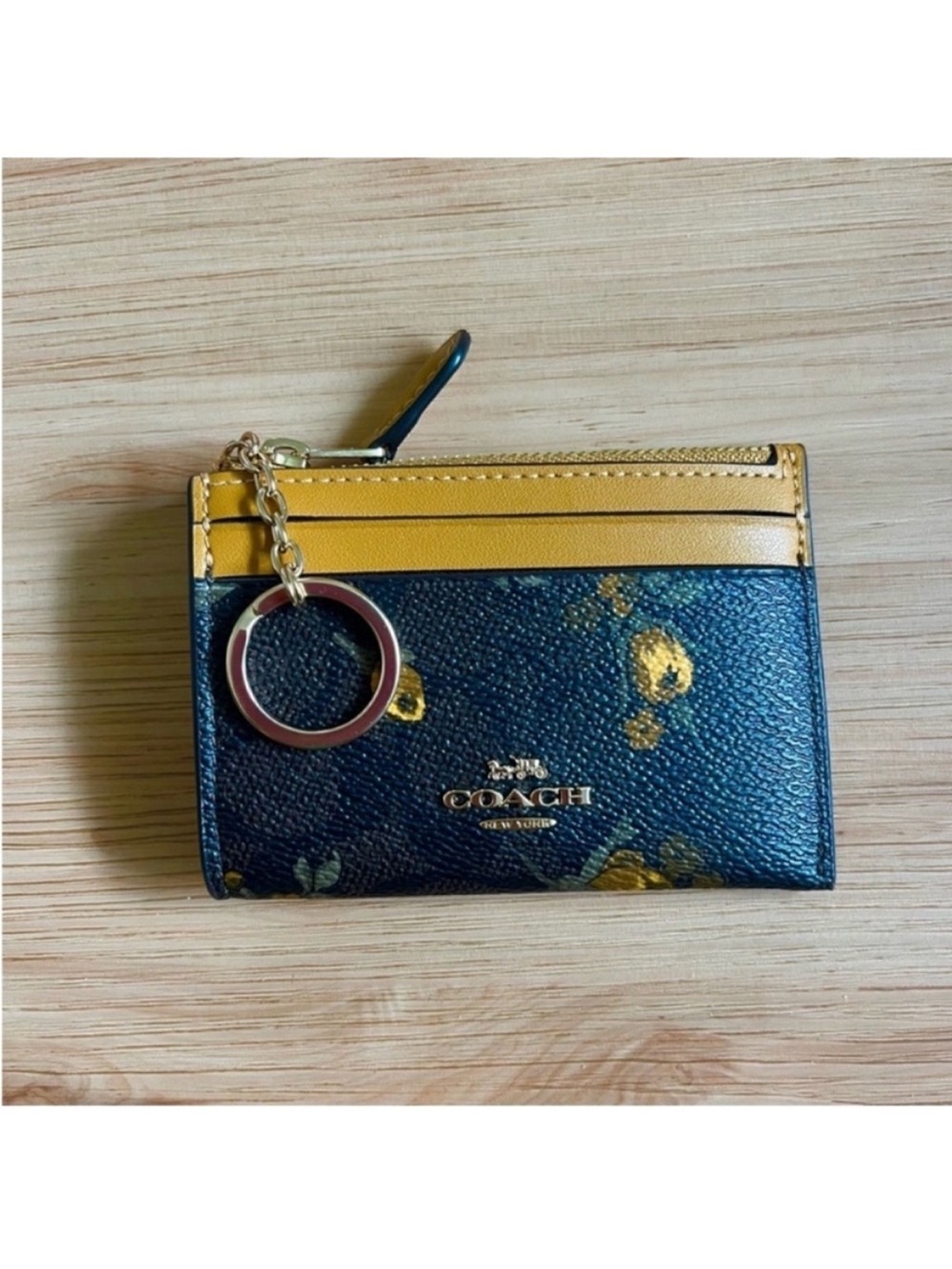 Coach Mini Skinny Id Case In Signature
Canvas With Floral Print